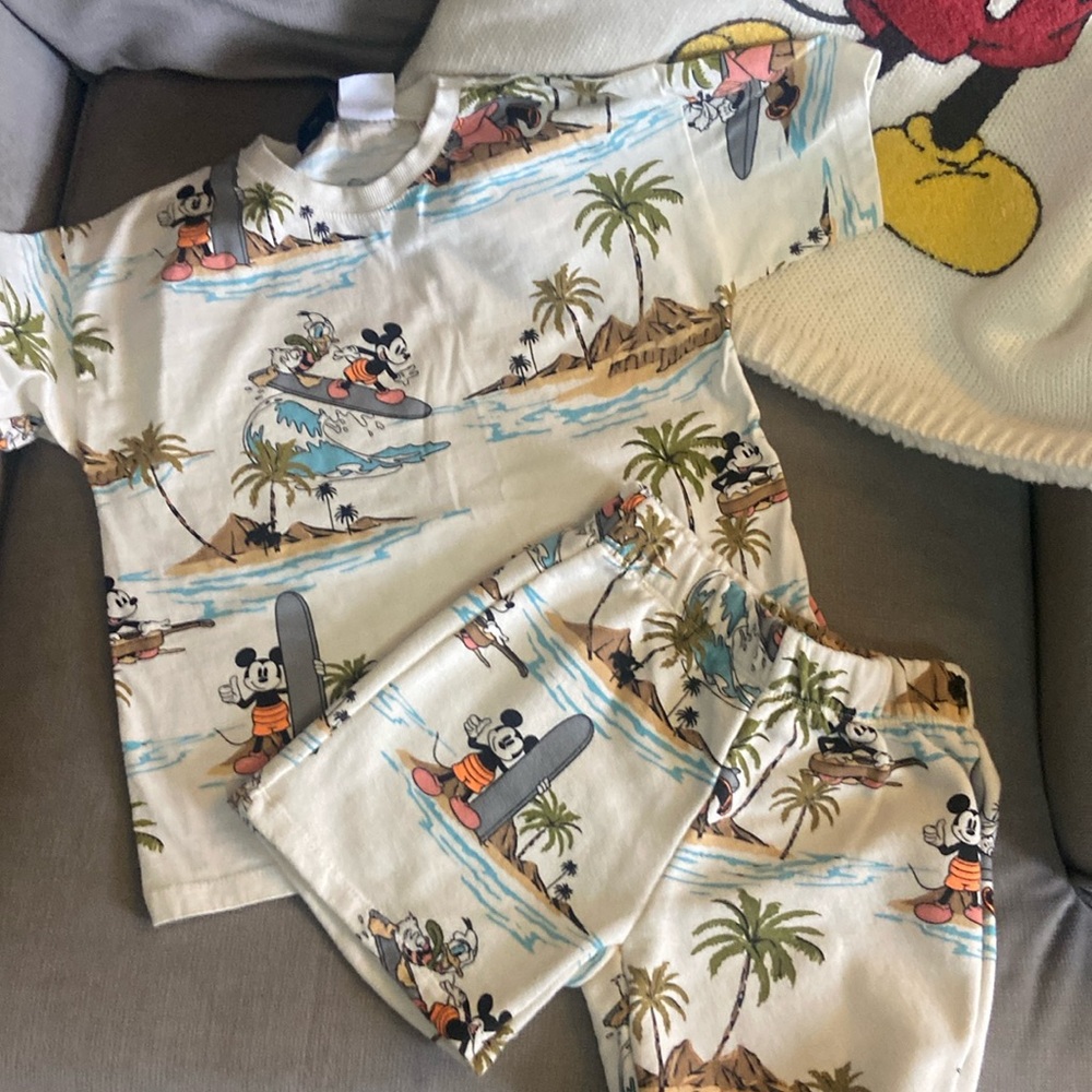 Zara Disney 2 pc short set